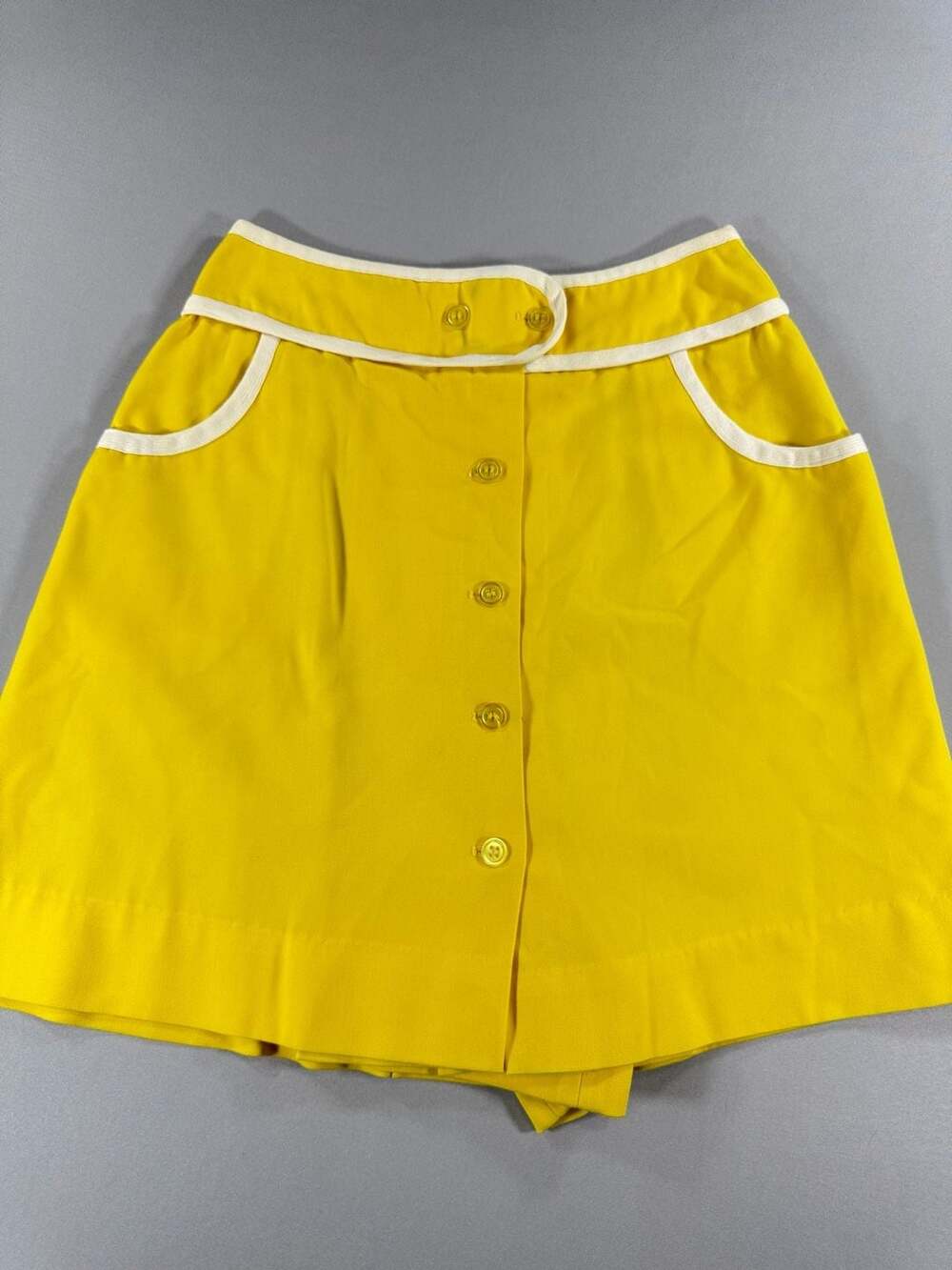 Vintage Yellow Skort Jorts with White Contrast Trim and Pockets tenniscore